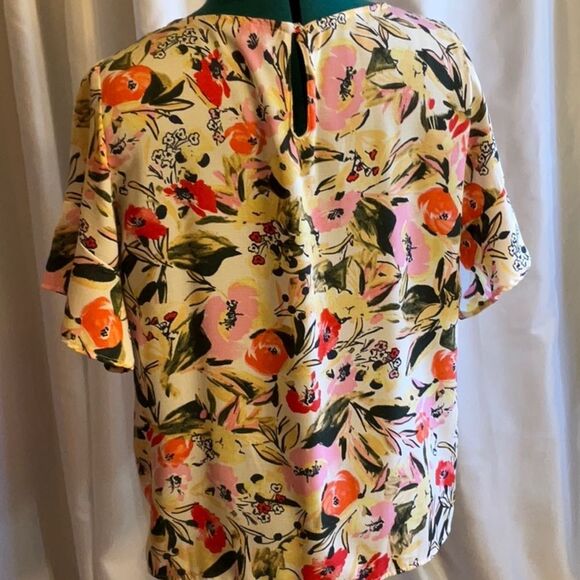 NWOT ELLEN TRACY top with ruffled short sleeves in size medium - Picture 8 of 11